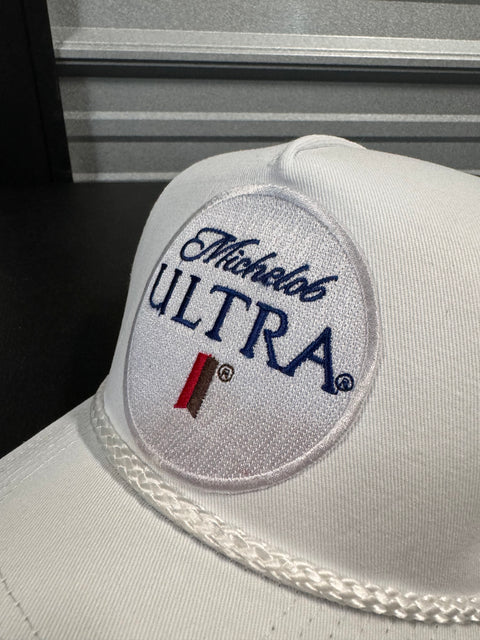 Mic Ultra White Circle Trucker